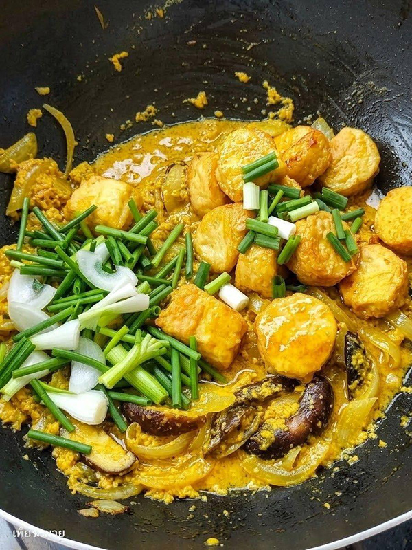เต้าหู้ไข่ผัดผงกะหรี่ใส่เห็ดหอม เมนูเต้าหู้ไข่ อาหารไทย สูตรอาหาร