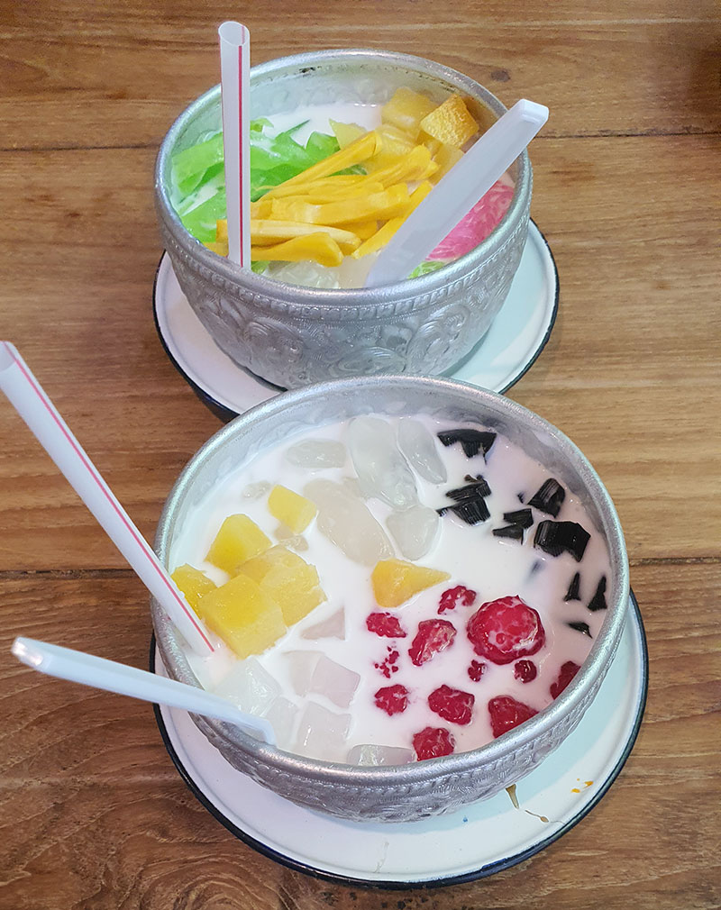 เมนูขนมหวาน ร้านข้าวซอยนิมมาน เชียงใหม่
