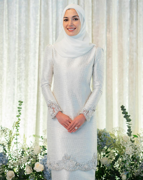 อนิชา อิซา คาเลบิก ประวัติ