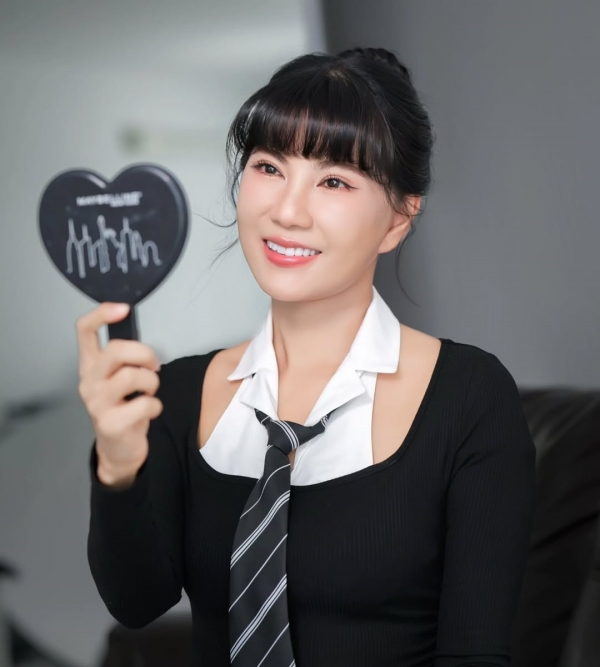 แก้ว อภิรดี