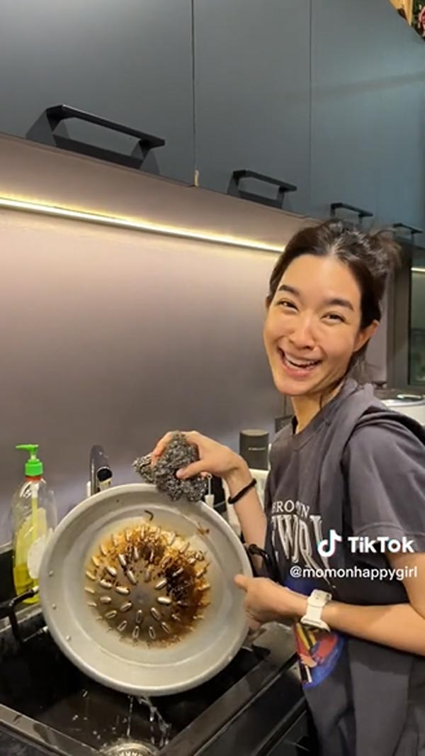 โม มนชนก