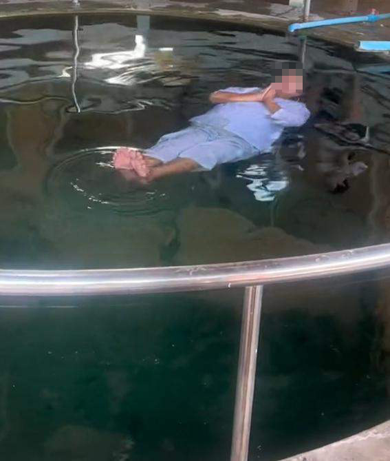 แม่ชีลอยน้ำ