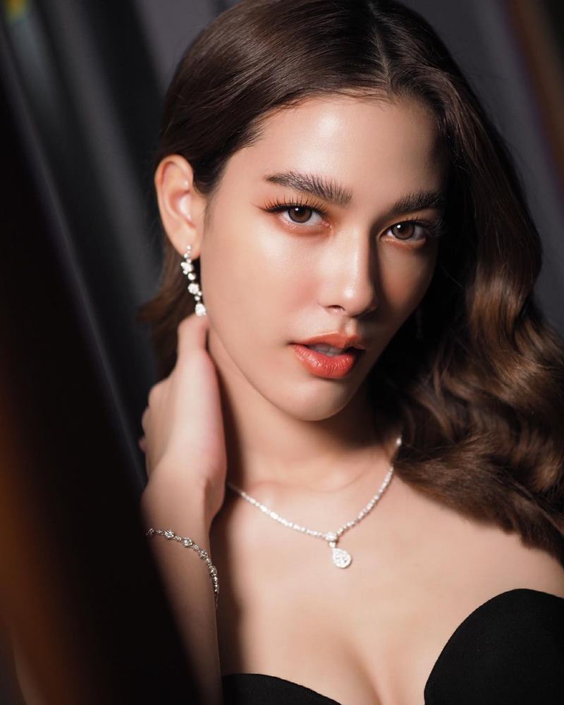 จีน่า ญีนา ซาลาส