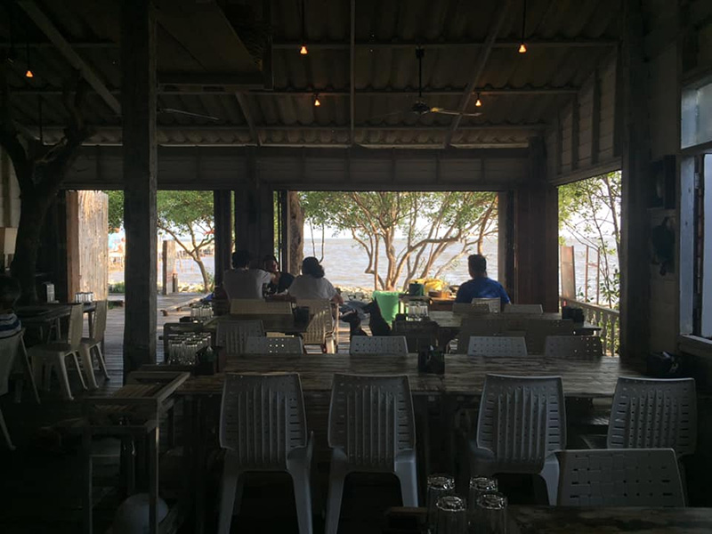 ร้านอาหารบางปู