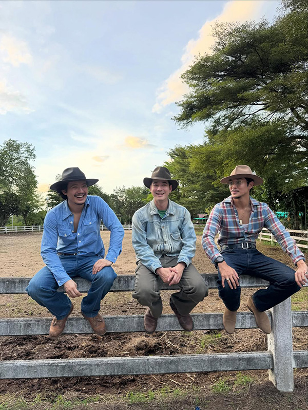 เป้ อารักษ์  มาริโอ้ เมาเร่อ และ ท็อป ทศพล ลุคคาวบอย