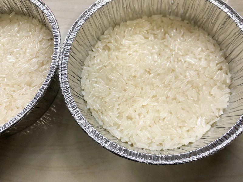 ข้าวเหนียวมะม่วงคาเวียร์ คัสตาร์ดใบเตย