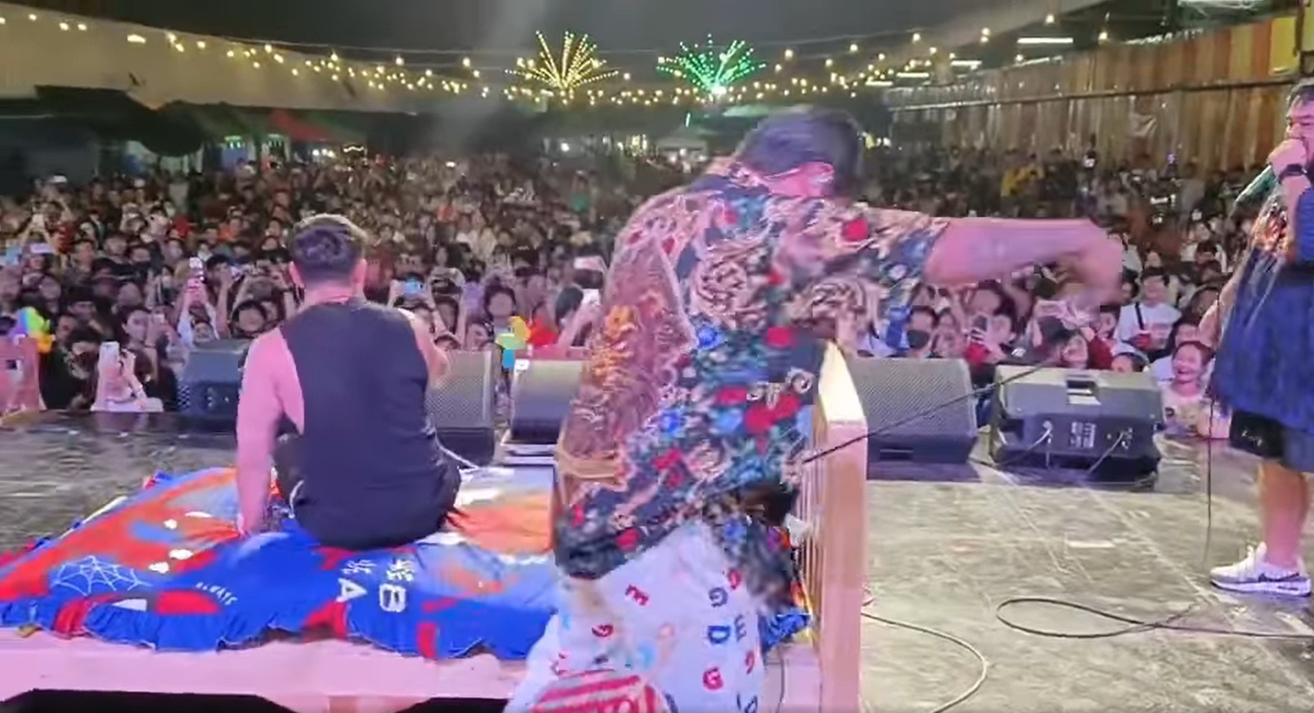 เล่นคอนเสิร์ต