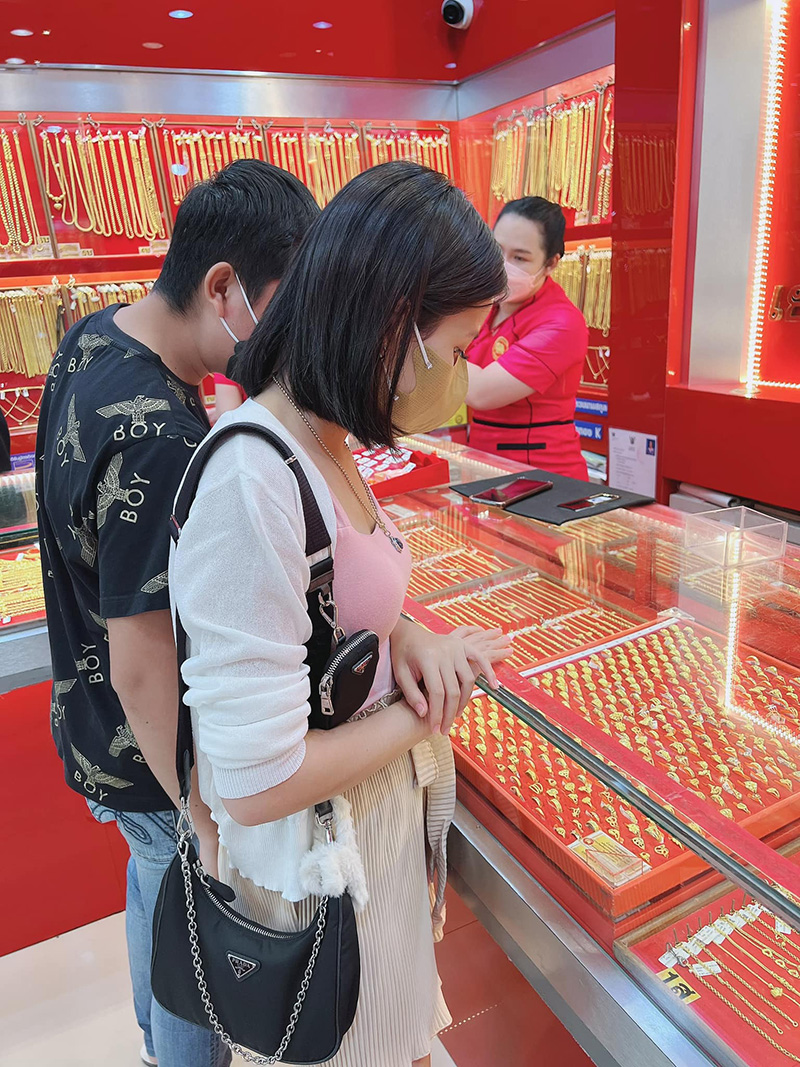 ครูไพบูลย์ ใจป้ำ ! เปย์ทองเส้นโตเป็นของขวัญวันเกิด กระต่าย พรรณนิภา  