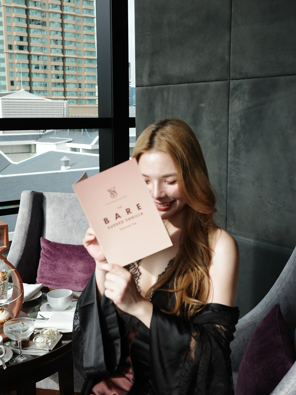 อรอุ๋ง เคลื่อนไหวล่าสุด จิบ Afternoon Tea แบรนด์ดัง