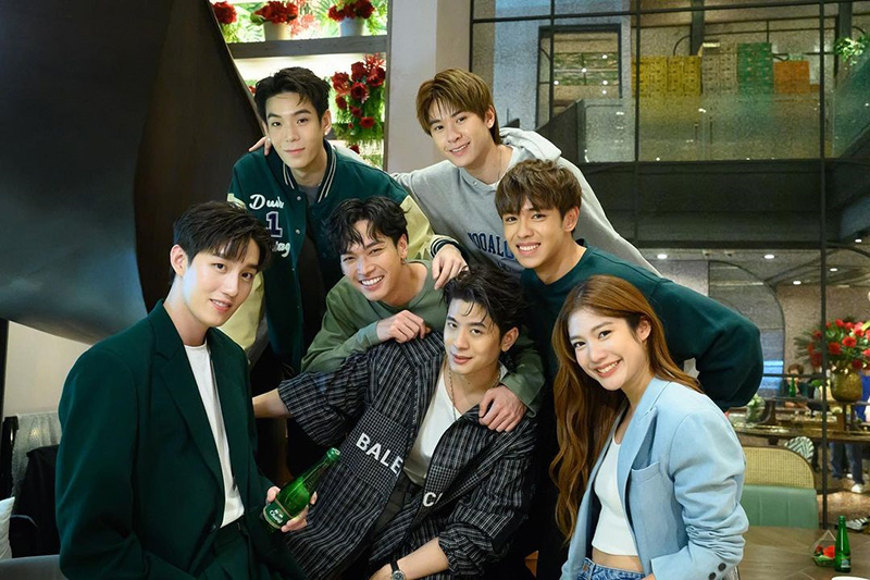 โอบ โอบนิธิ มะปราง อลิสา แชะภาพร่วมเฟรม แก๊งเพื่อน