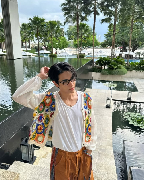 10 เสื้อสงกรานต์แฟชั่น ผู้ชาย 2025 ไอเดียแต่งตัวเล่นน้ำแบบเท่ ๆ