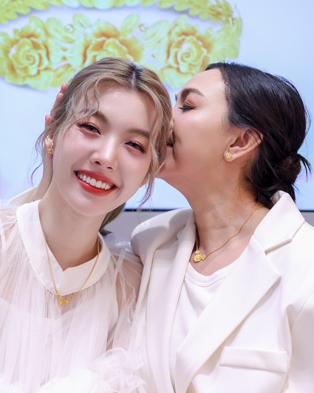 ดราม่า ออม กรณ์นภัส ร้องไห้ในงานที่จีน