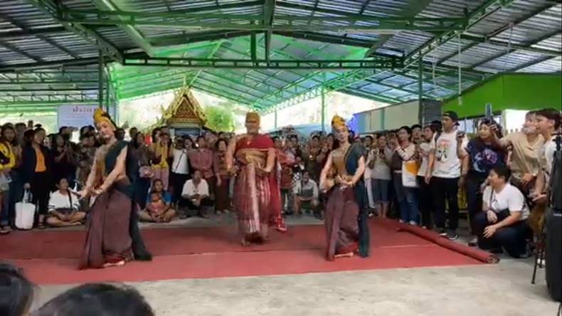 ตุ๊ดซี่ส์ & เดอะเฟค