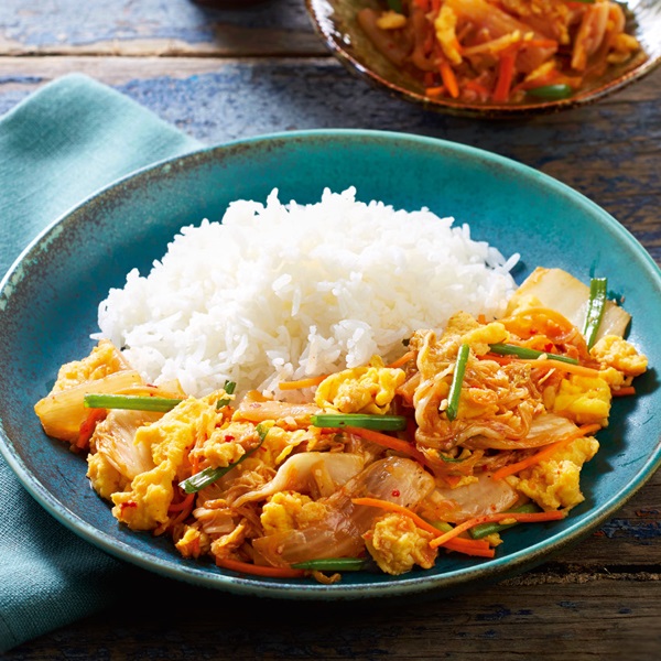 กิมจิผัดไข่ราดข้าว