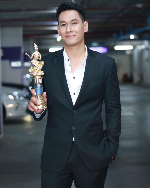 อ๋อม อรรคพันธ์