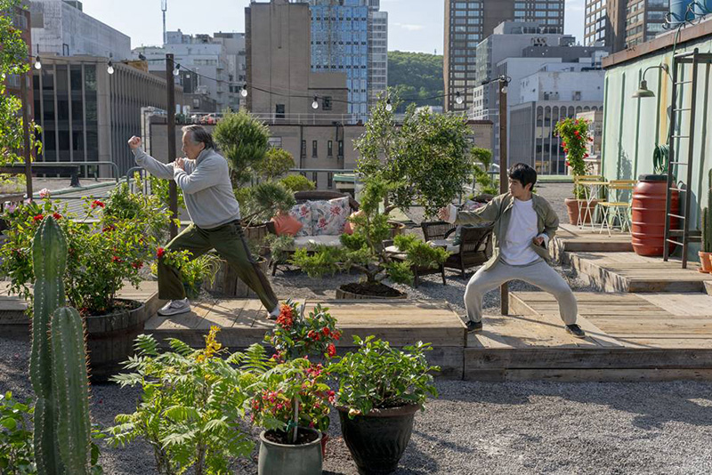 อาจารย์ฮันร่วมสอนศิลปะการต่อสู้ให้ลี ฟง