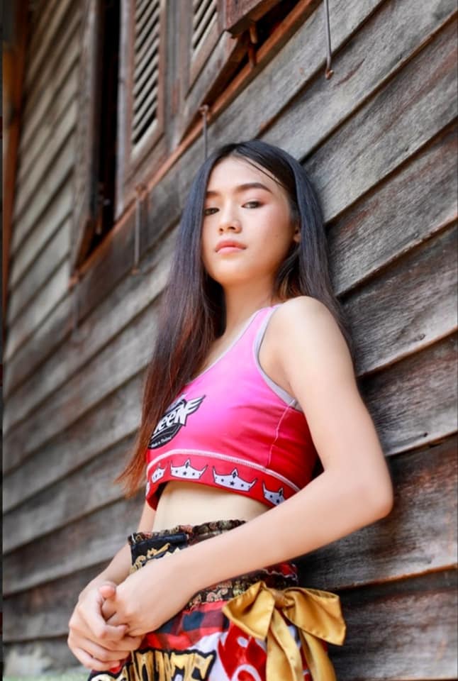 วีวี่ ศิษย์ชาญสิงห์