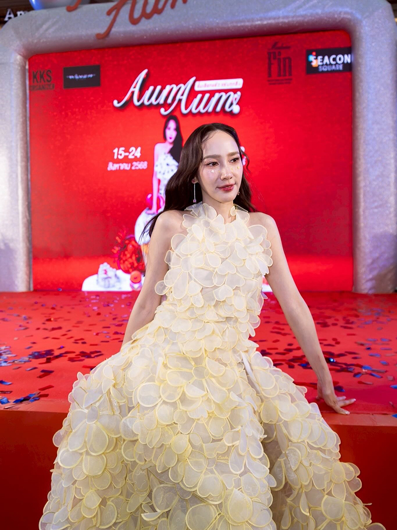 เปิดโมเมนต์ อั้ม-ไฮโซพก เจอกันงาน Aumaum Event 