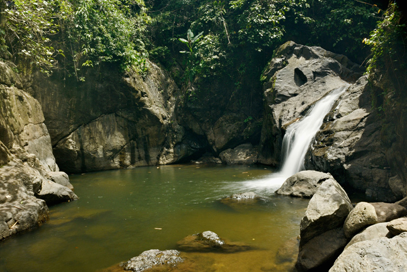 น้ำตกเขาช่องลม จังหวัดนครนายก