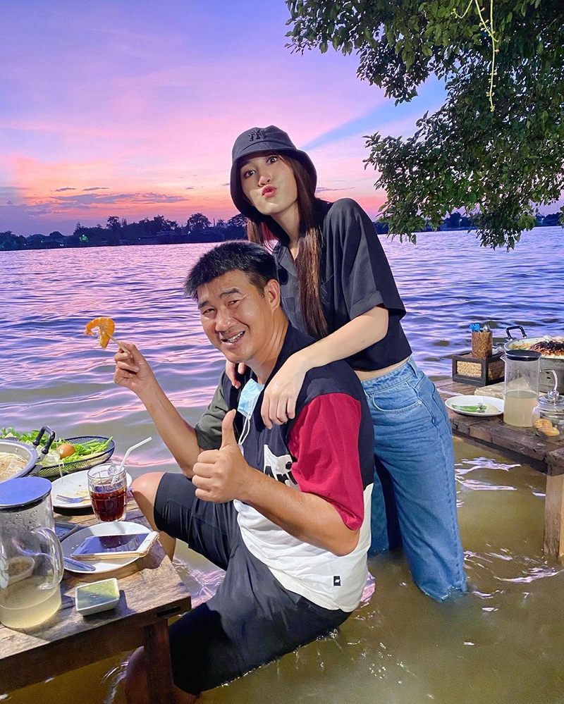 เบส รักษ์วณีย์