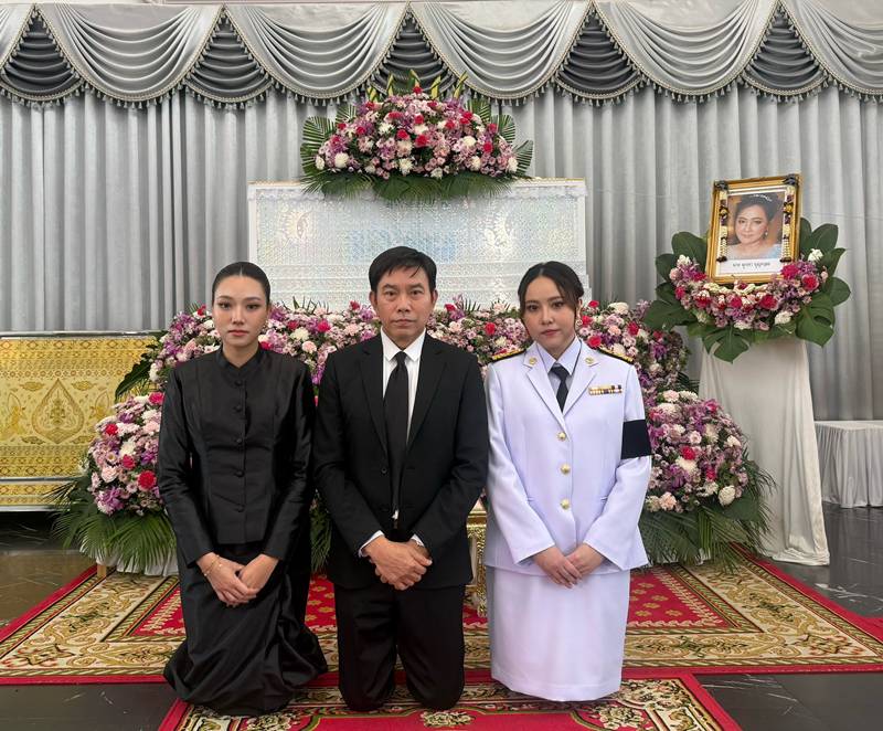 ประวัติ แจกัน ปอถักทอง