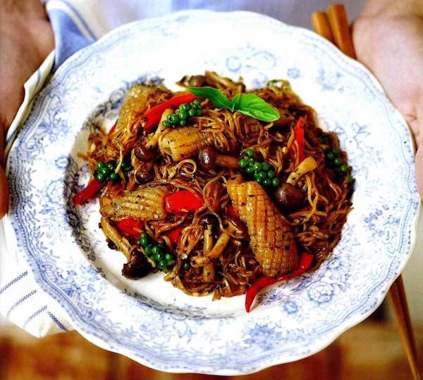 บะหมี่ผัดน้ำพริกเผาโหระพา