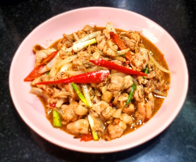 ไก่ผัดน้ำพริกเผา