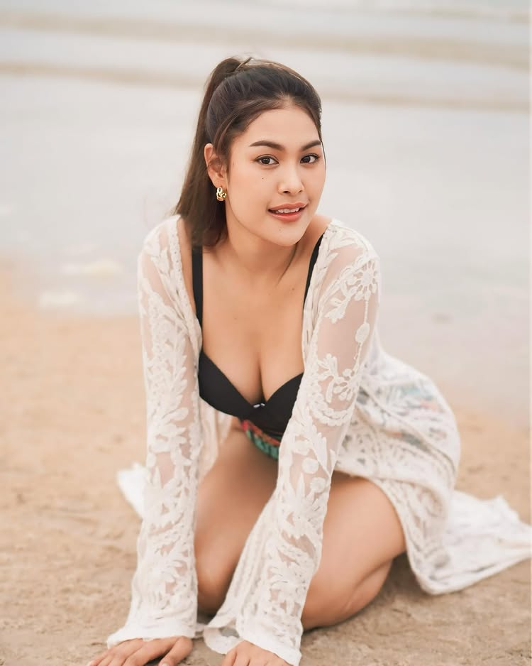 ใบเฟิร์น สุทธิยา นักร้องลูกทุ่งชื่อดัง เปิดโหมดเซ็กซี่