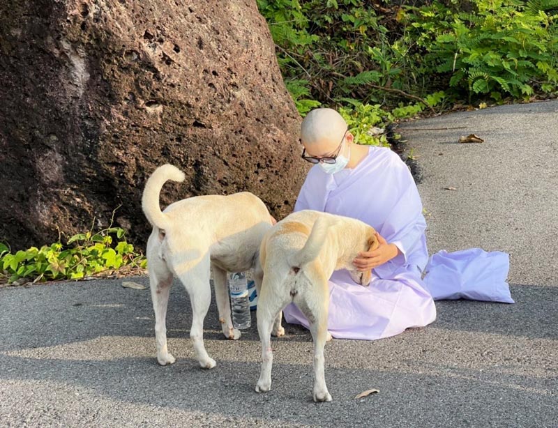 อ.เรนนี่ ช่องส่องผี