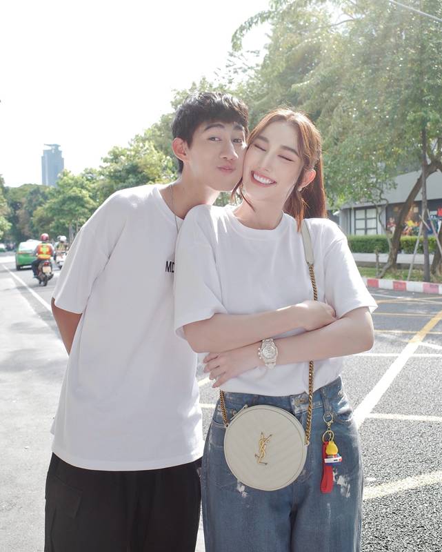 เบส รักษ์วนีย์