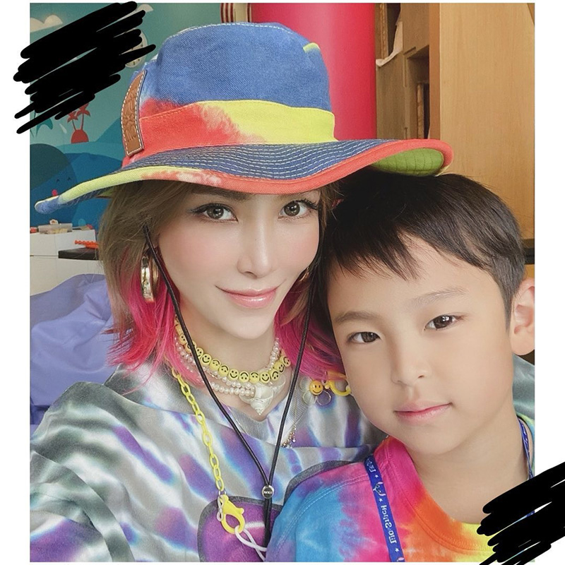 พีช สิตมน ภรรยา ติ๊ก เจษฎาภรณ์ แชะภาพคู่ลูกชาย น้องเต็นท์