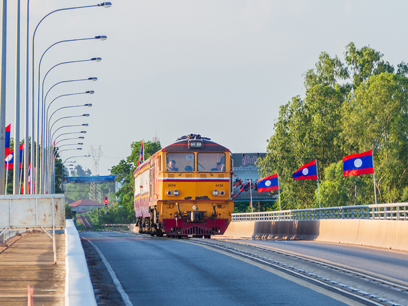 นั่งรถไฟไปลาว