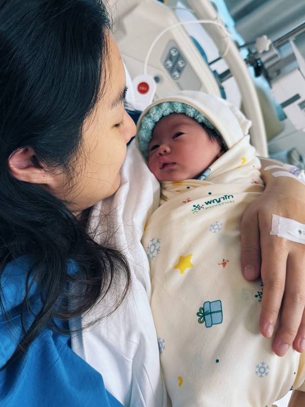 มด ณปภัช อดีตดูโอ้ โฟร์ มด คลอดลูกสาวคนแรก