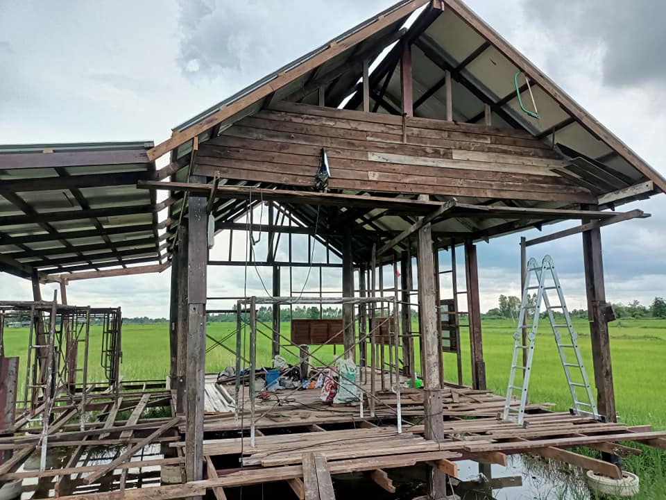 สร้างบ้านกลางทุ่งนา