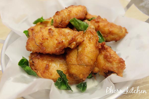 ปีกไก่ทอดพริกแกง