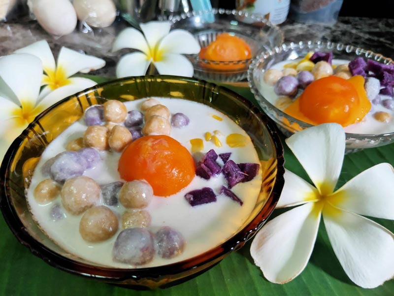 บัวลอยไข่เค็ม