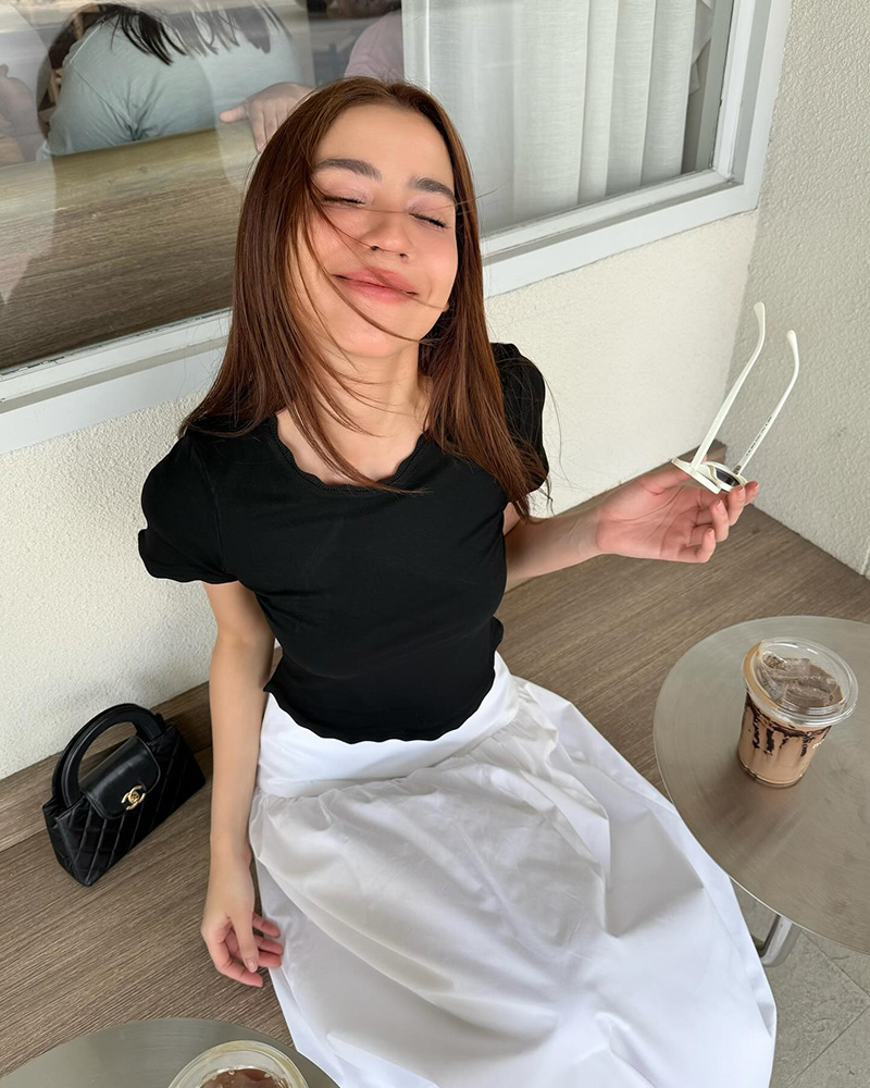 จีน่า โพสต์บอกขายเสื้อ แต่ทำหลุดโฟกัสที่มือ