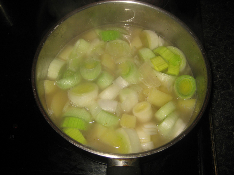 ซุปมันฝรั่งกับกระเทียมต้น เมนู Leek & Potato Soup เมนูซุป อาหารฝรั่ง สูตรอาหาร