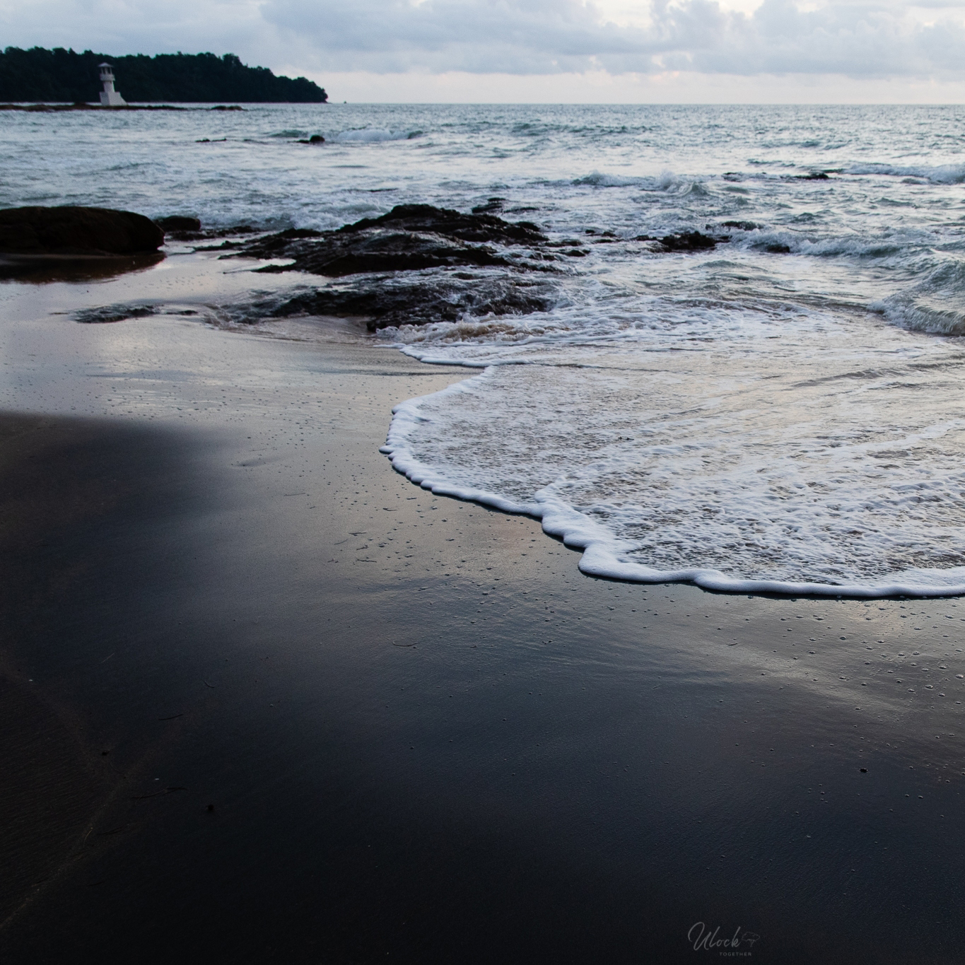 หาดนางทอง หาดทรายสีดำ