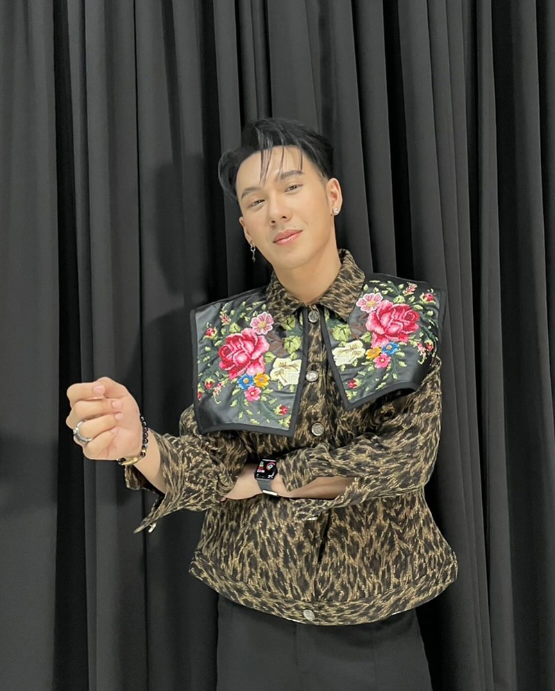 ตั้ม วราวุธ ขี่มอเตอร์ไซค์ชน เจ็บหนัก