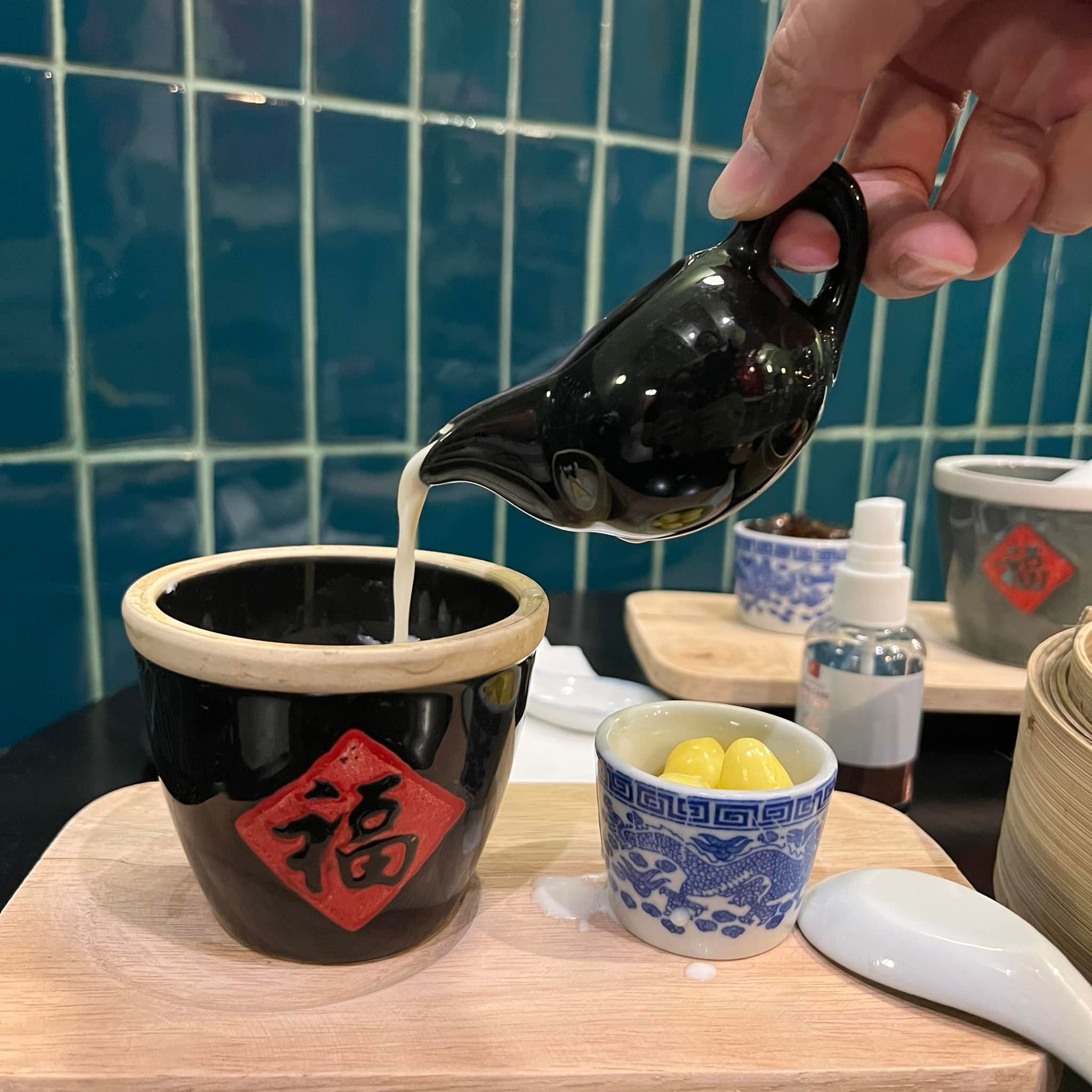 ร้านอาหารประตูผี