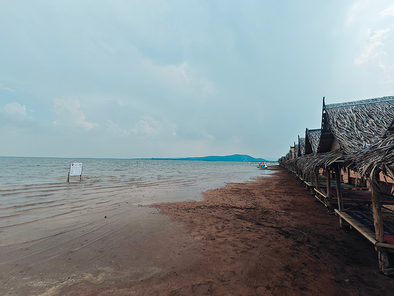 หาดทรายท้ายเขื่อนกระเสียว ที่เที่ยวคลายร้อน 2569