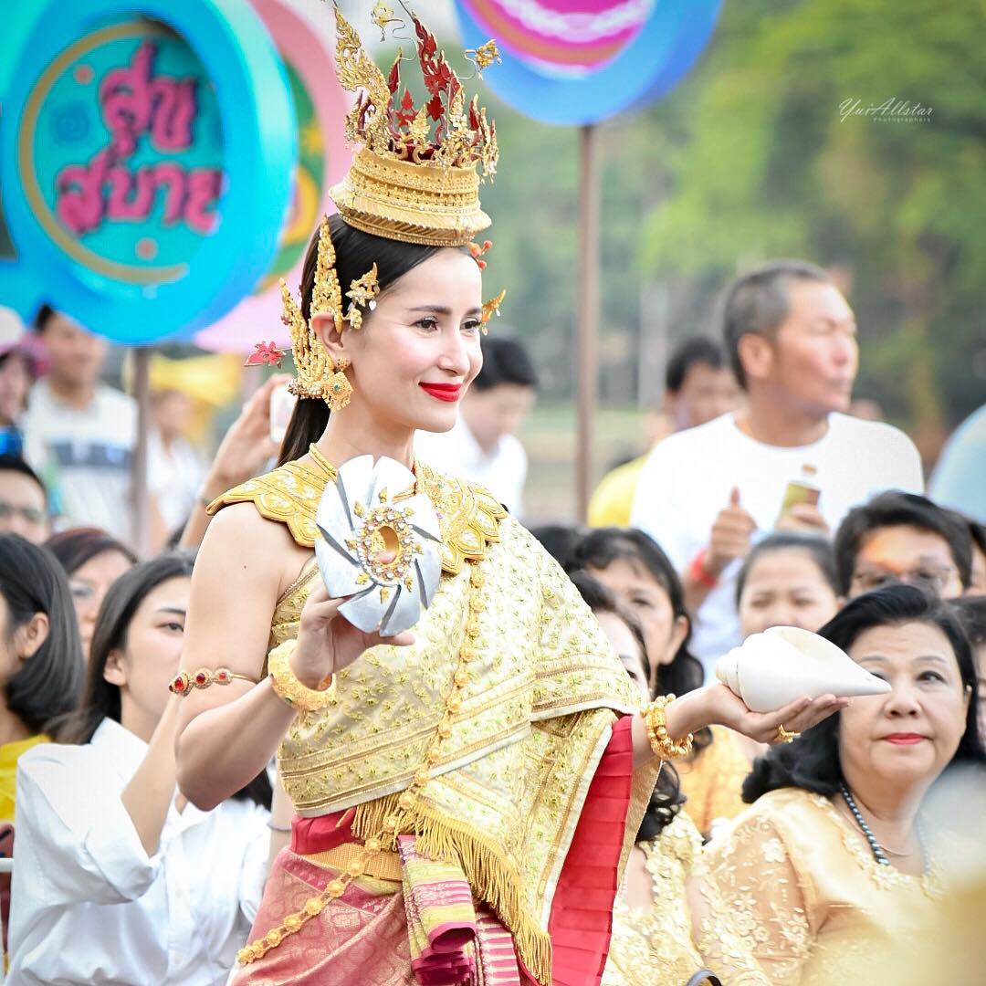 แอน ทองประสม