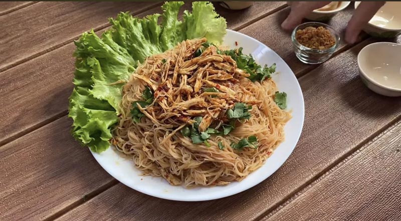 วิธีทำยำเส้นหมี่อกไก่ฉีก