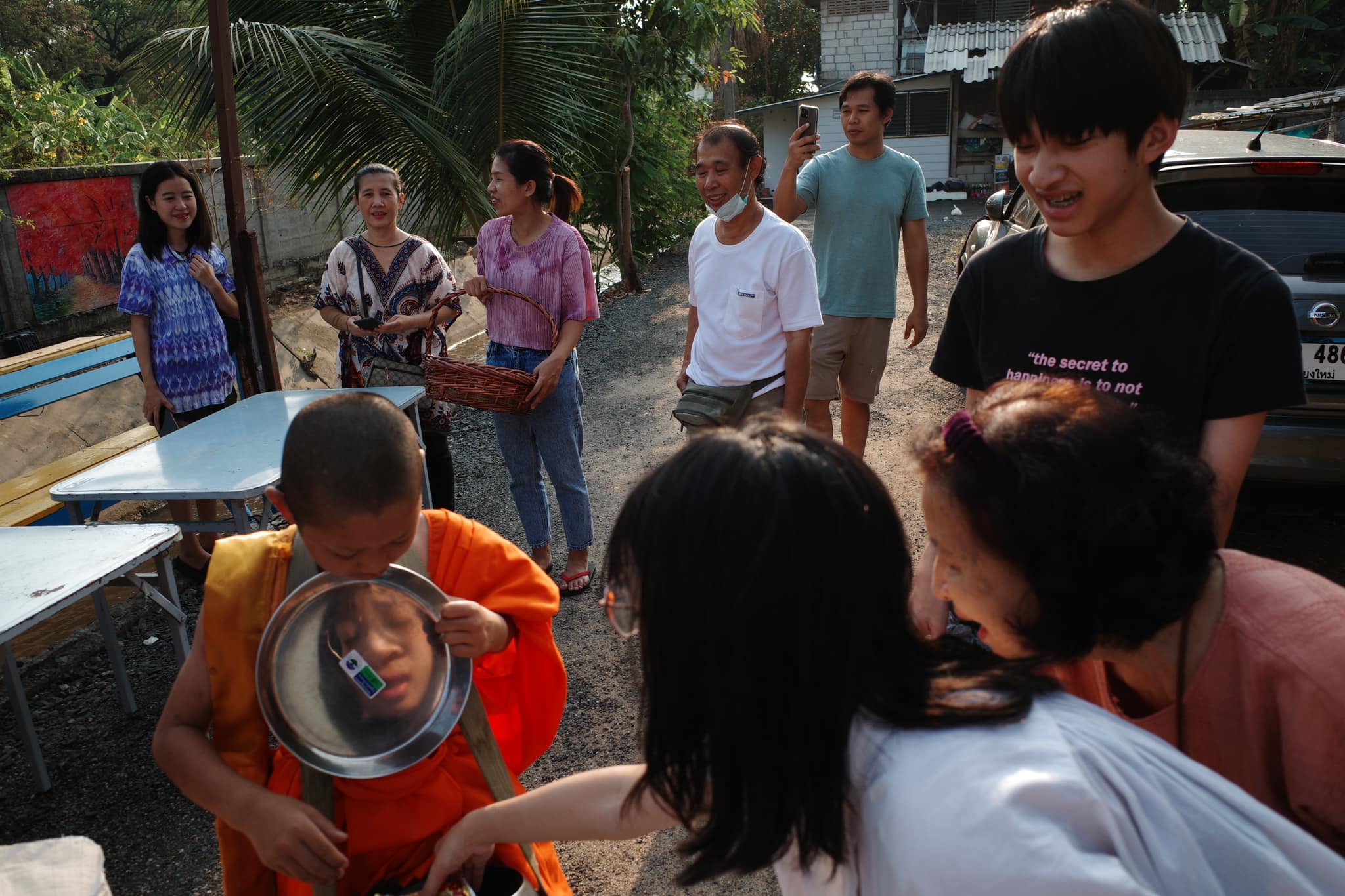 ใส่บาตร