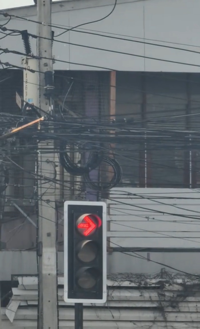 รอไฟแดง