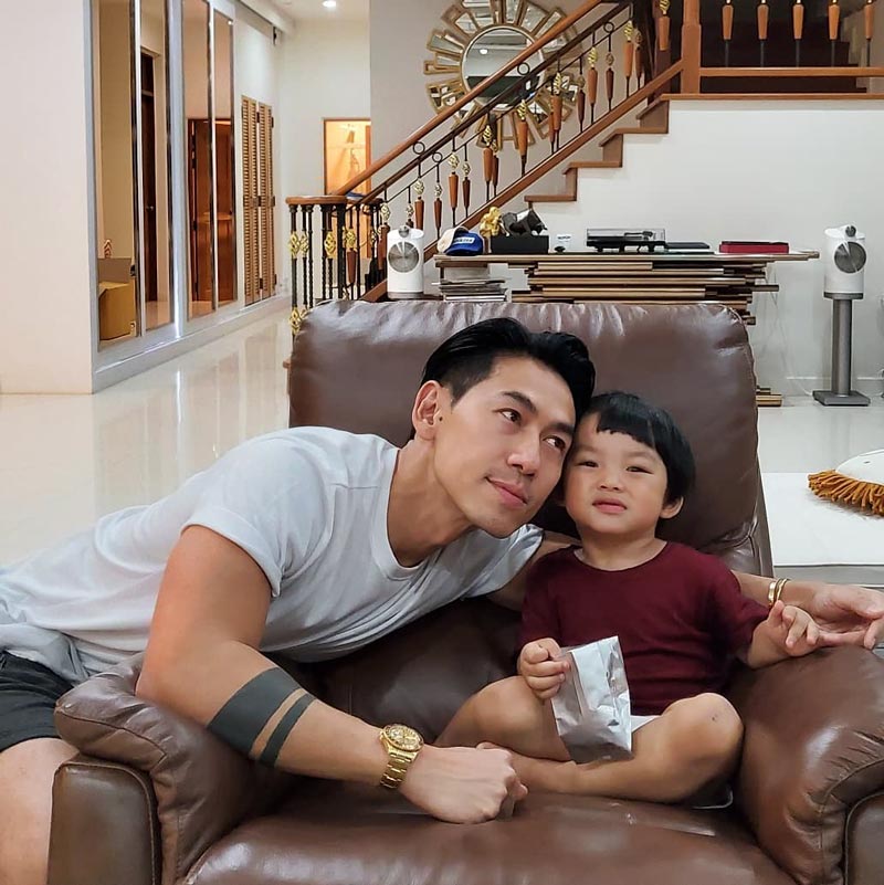 ดีเจเพชรจ้า