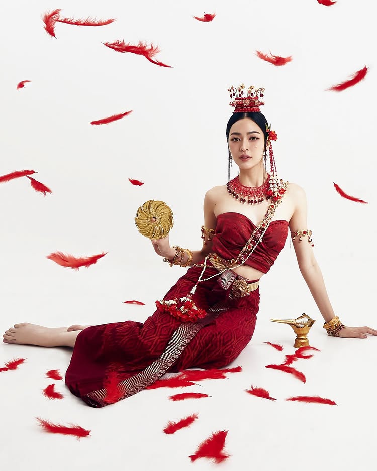 หลิงหลิง คอง แปลงโฉมเป็นนางสงกรานต์