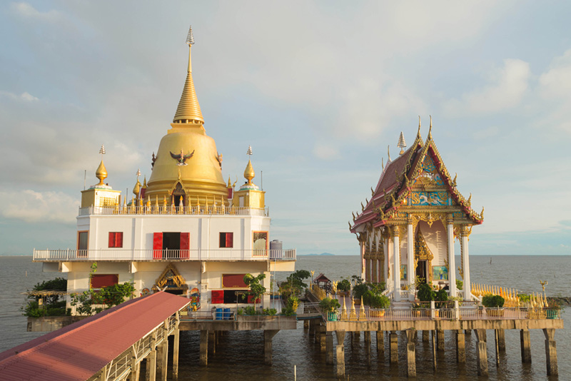 สกายวอล์กวัดหงษ์ทอง