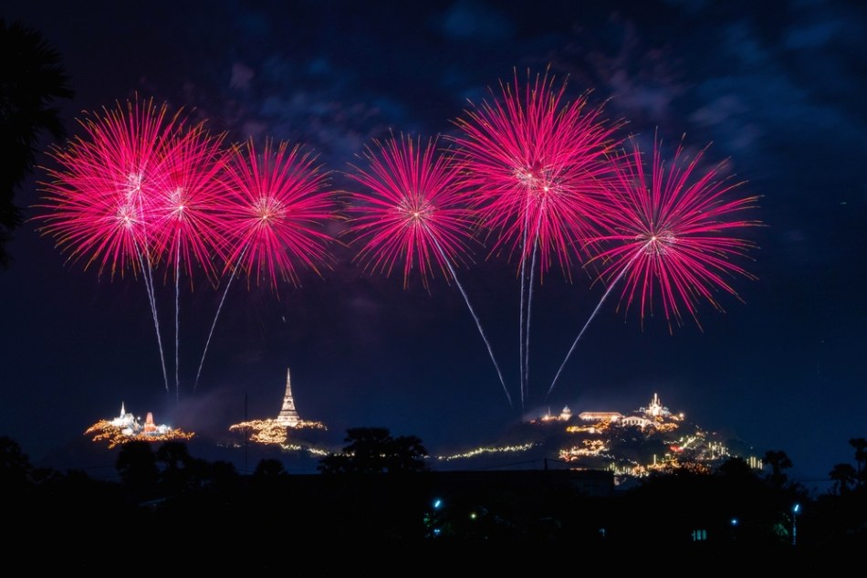 การแสดงพลุไฟ งานพระนครคีรี-เมืองเพชร